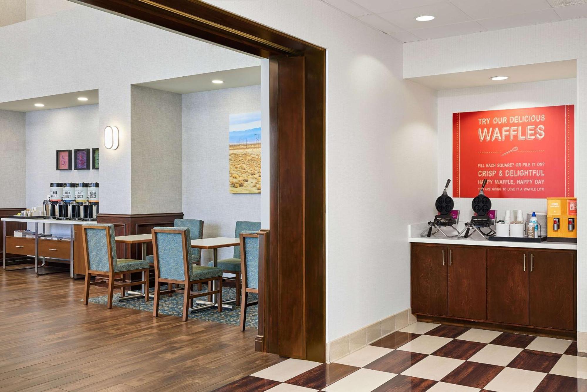 Hampton Inn & Suites Ridgecrest Exterior foto