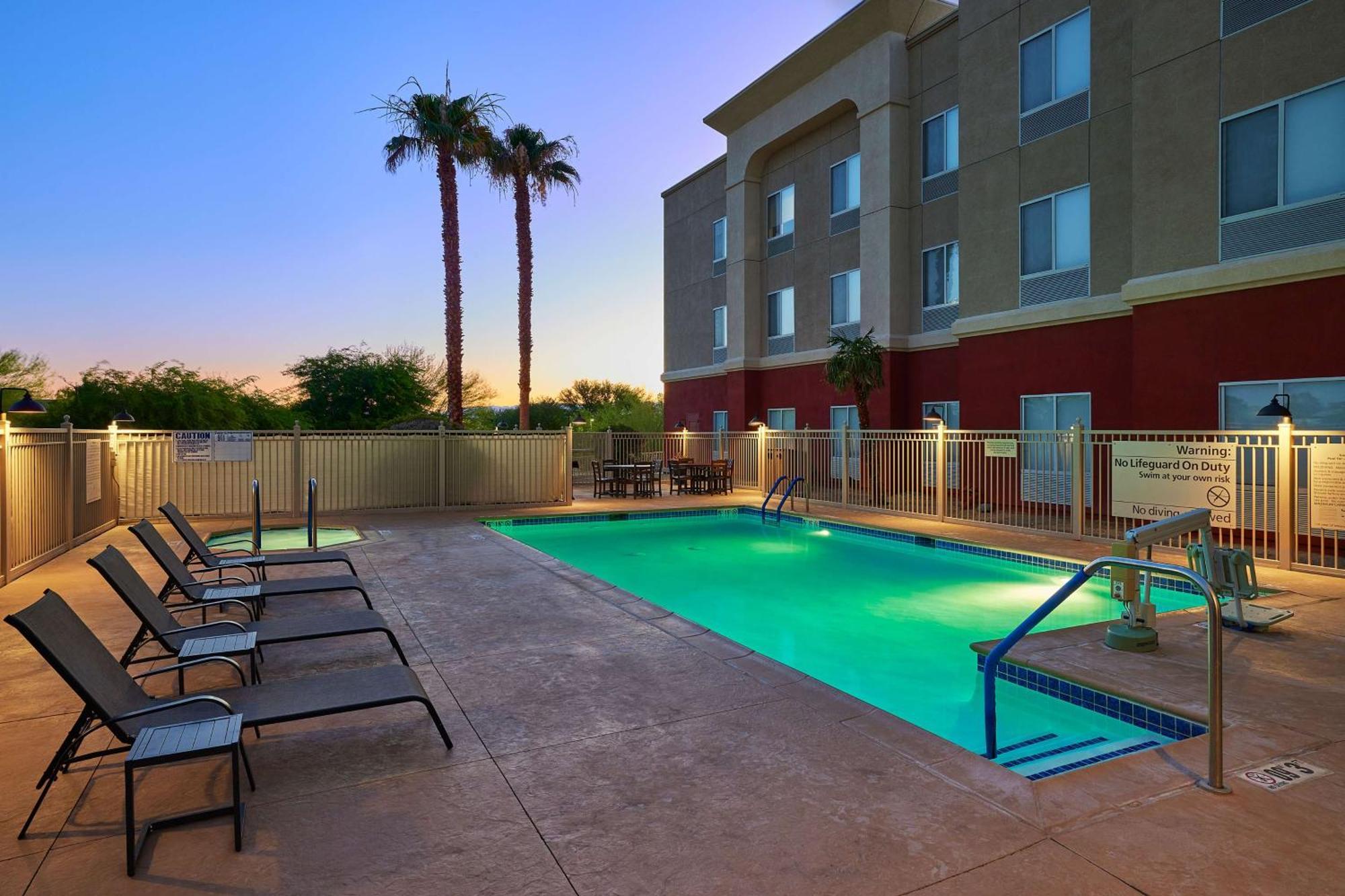 Hampton Inn & Suites Ridgecrest Exterior foto